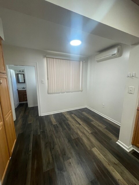 Building Photo - 574 Warren Ave