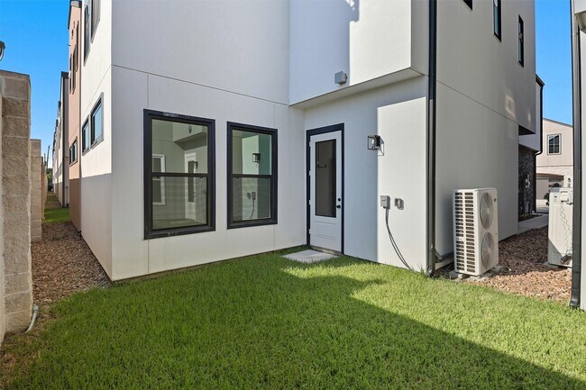 Building Photo - 2923 El Fenice Ln