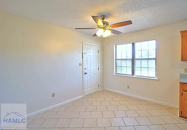 Building Photo - 915 Churchfield Dr