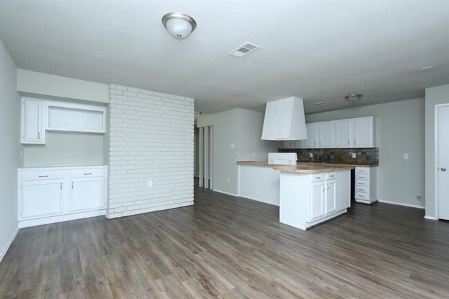 Building Photo - 24018 Reagon Canyon Dr