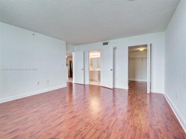 Building Photo - 3000 Coral Wy