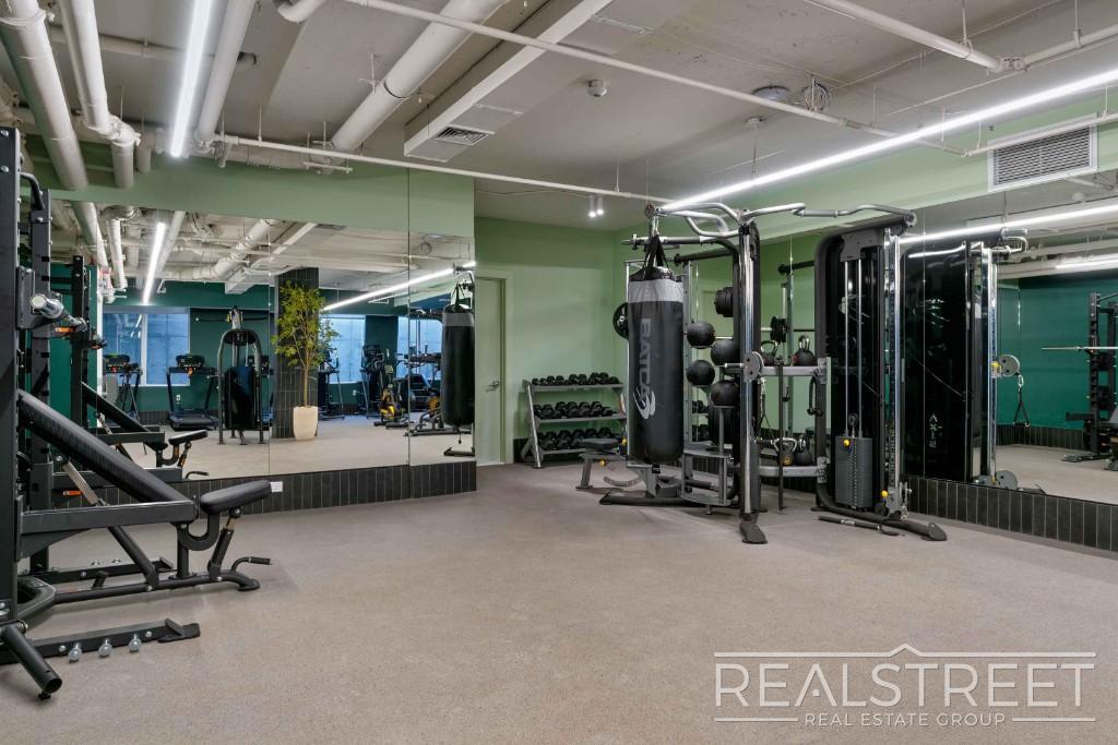 Building Photo - LUXURY 1 BED FLEX IN AN AMENITY PACKED BUILDING IN BUSHWICK