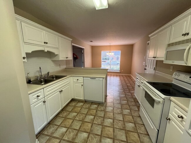 Building Photo - 204 Sand Fox Pl