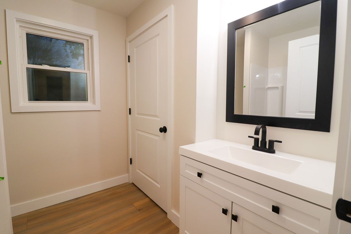 Building Photo - 201 Elmwood Cir