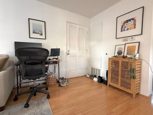 Building Photo - 2456 Arizona Ave