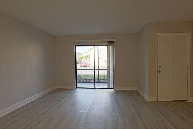 Building Photo - 5305 Summerlin Rd