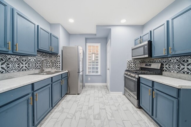 Building Photo - 8824 S Wabash Ave