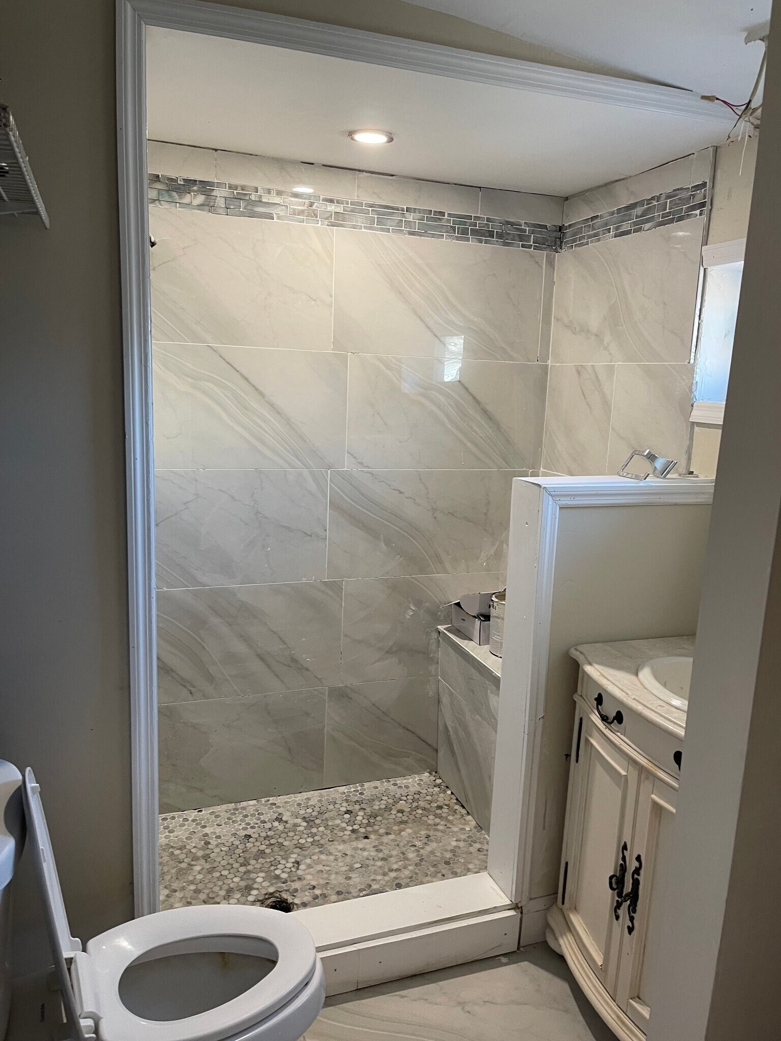 Building Photo - 210 W 5th St