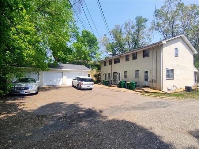 Primary Photo - 3237 Douglas Dr N