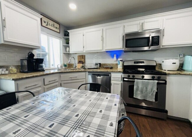 Building Photo - 15425 Brasa Ln