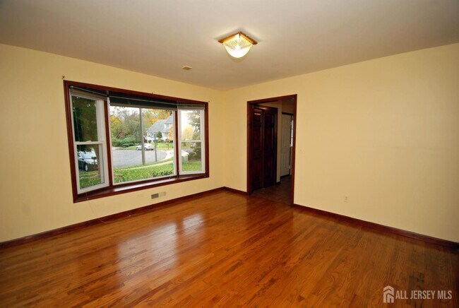 Building Photo - 6 Heather Ln