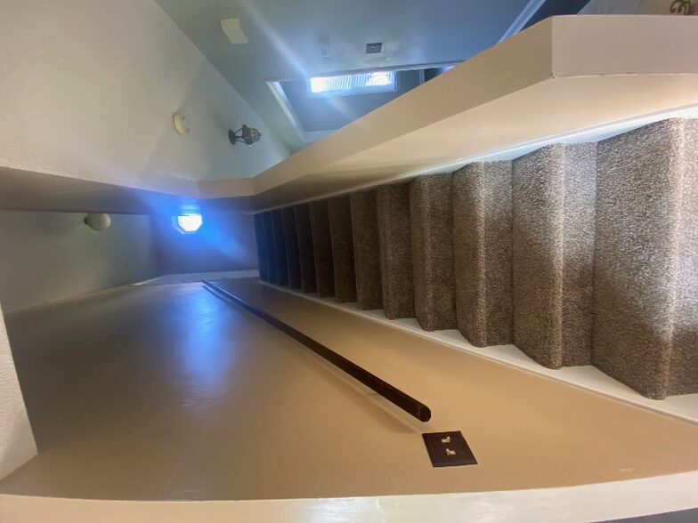 Building Photo - 334 Stoney Creek Dr