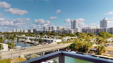 Building Photo - 2500 Parkview Dr