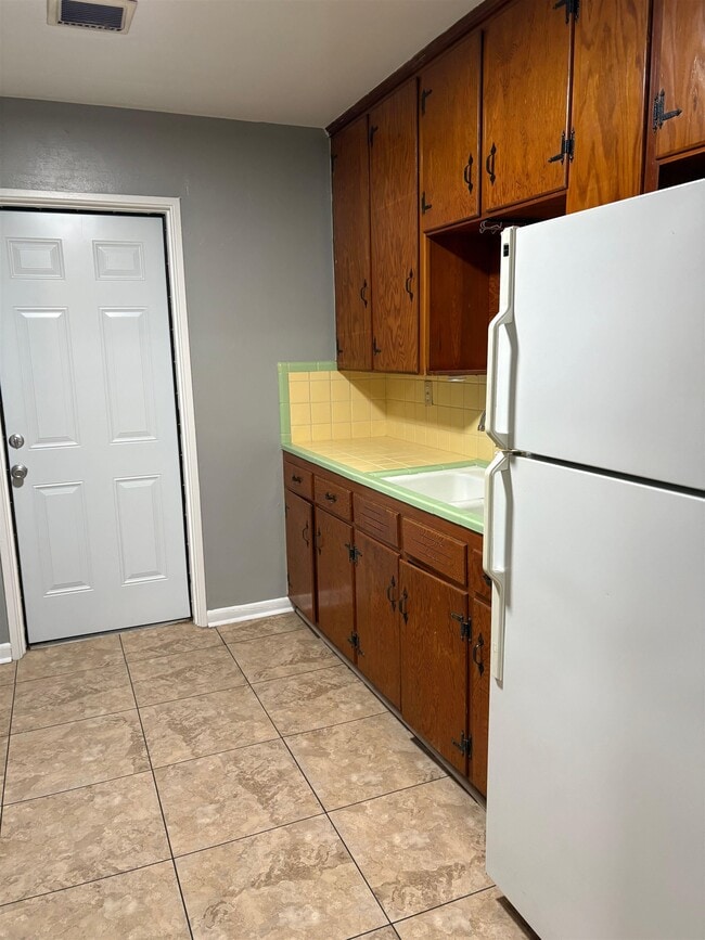 Building Photo - 629 Stiles Ave