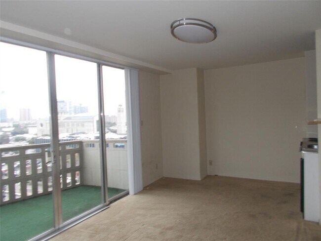 Building Photo - 2016 Main St