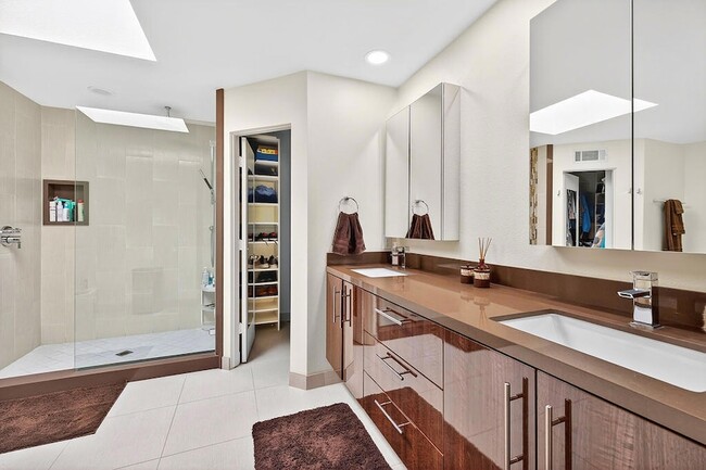 Building Photo - 77825 Cottonwood Cove