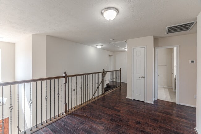 Building Photo - 14310 Silver Hollow Ln