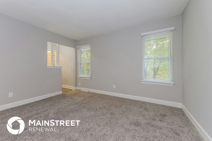 Building Photo - 501 SW Shamrock Pl