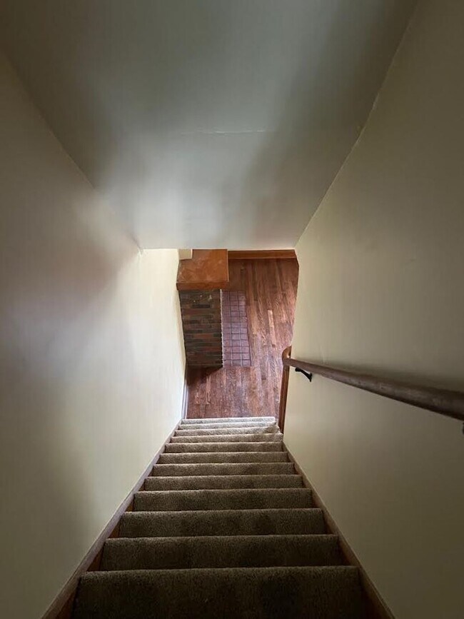 Building Photo - 453 E Kline St