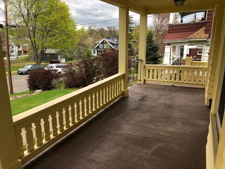 Building Photo - 400 Broad St