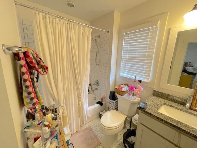 Building Photo - 2 BED | 2 BATH | DIXON PARK