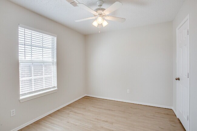 Building Photo - Updated home in South Lubbock!
