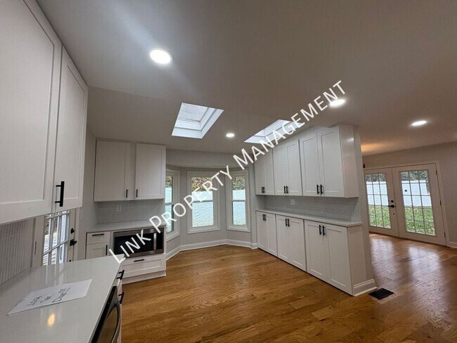 Building Photo - Sophisticated Tri-Level Home in Stuart Heights — Modern Comfort & Timeless Charming 4 bedroom 3 b...