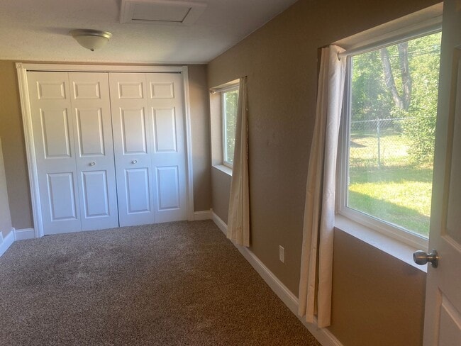 Building Photo - 3 BED | 1 BATH | SINGLE LEVEL HOME | ROBBINSDALE