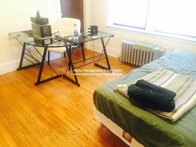 Building Photo - 349 Pleasant St