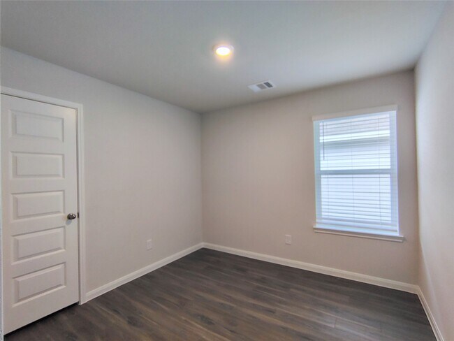 Building Photo - 13232 Musky Dr