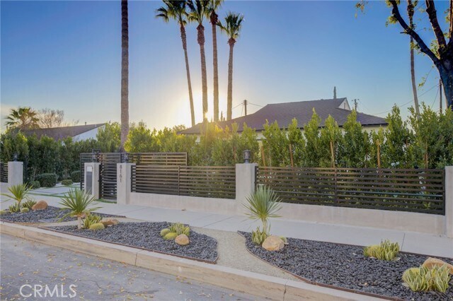 Building Photo - 8161 Encino Ave