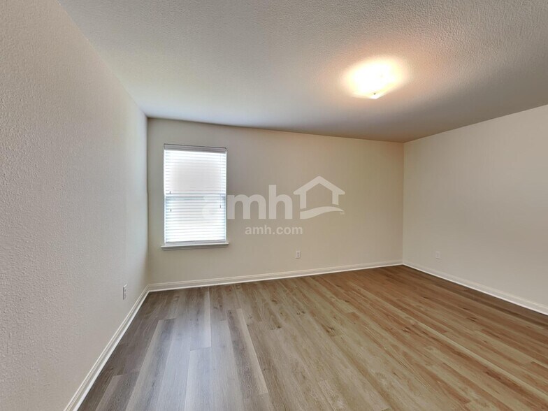Building Photo - 9055 Lone Cypress Dr