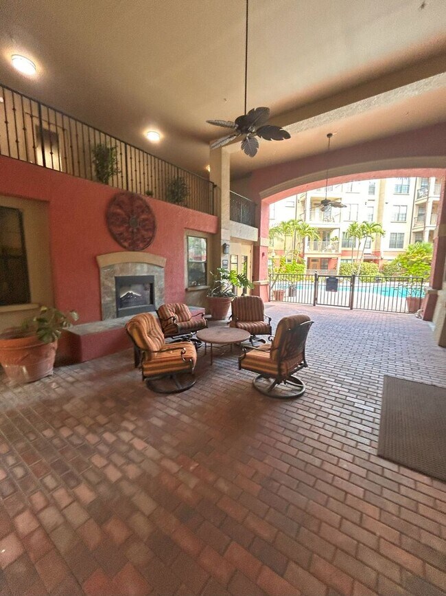 Building Photo - Beautiful 1/1 in Uptown Place!!
