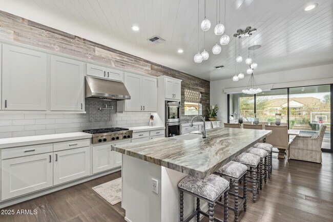 Primary Photo - 4601 S Pinaleno Dr