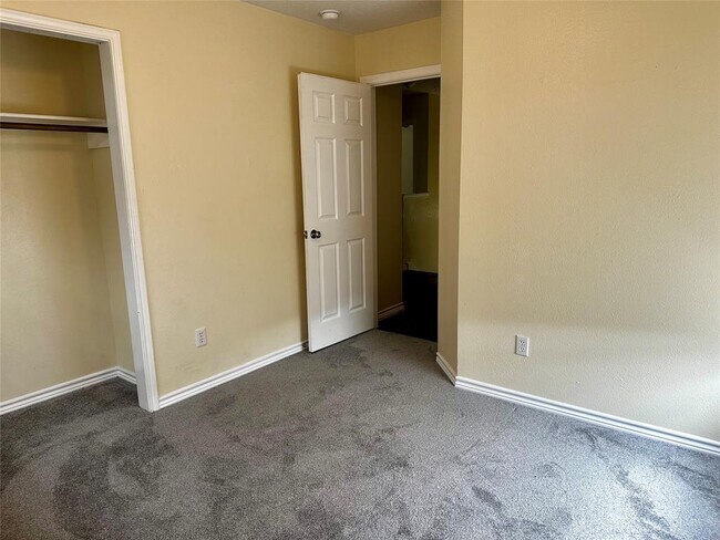 Building Photo - 15410 Apple Bloom Way