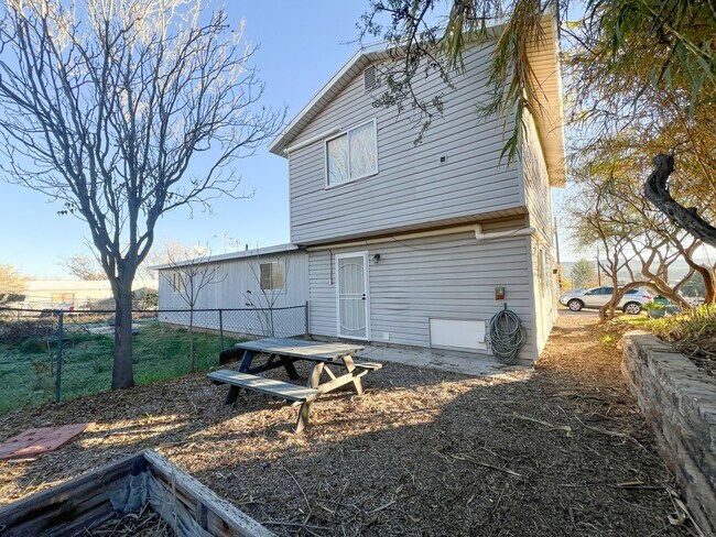 Building Photo - 114 W Head St