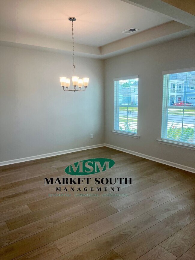 Building Photo - 114 Binscombe Ln