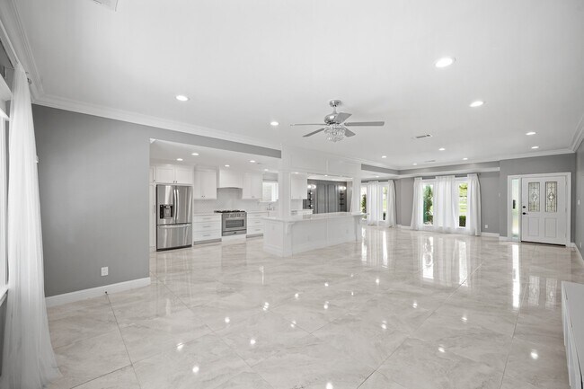 Building Photo - 6215 S Braeswood Blvd