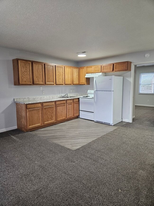 Building Photo - Green Valley Apartments