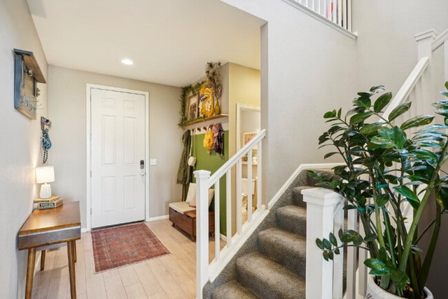 Building Photo - "Spacious 4-Bedroom Retreat with 2.5 Baths in Reunion!"