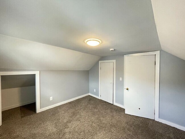 Building Photo - 9 Patten Ct