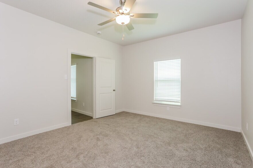 Building Photo - 1540 Woodwinds Dr