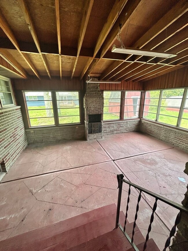 Building Photo - Three Bedroom, Single-Family Home
