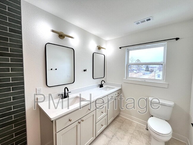 Building Photo - 604 N 6th St