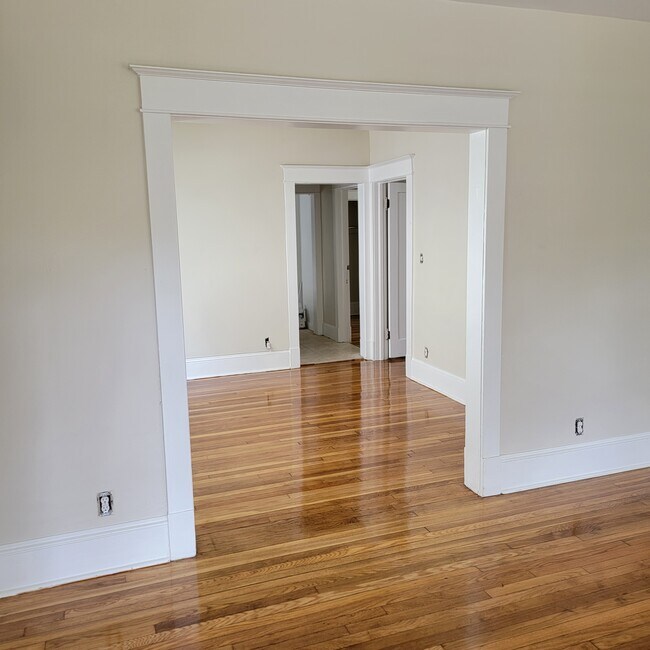 Formal Dining Area - 633 Park Ave