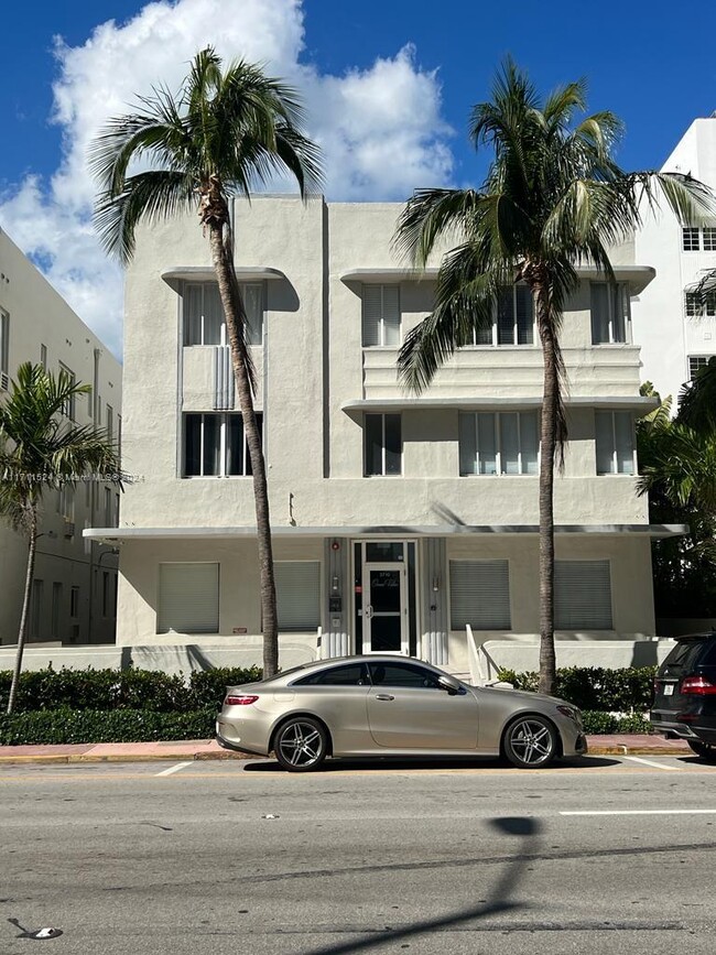 Primary Photo - 3710 Collins Ave