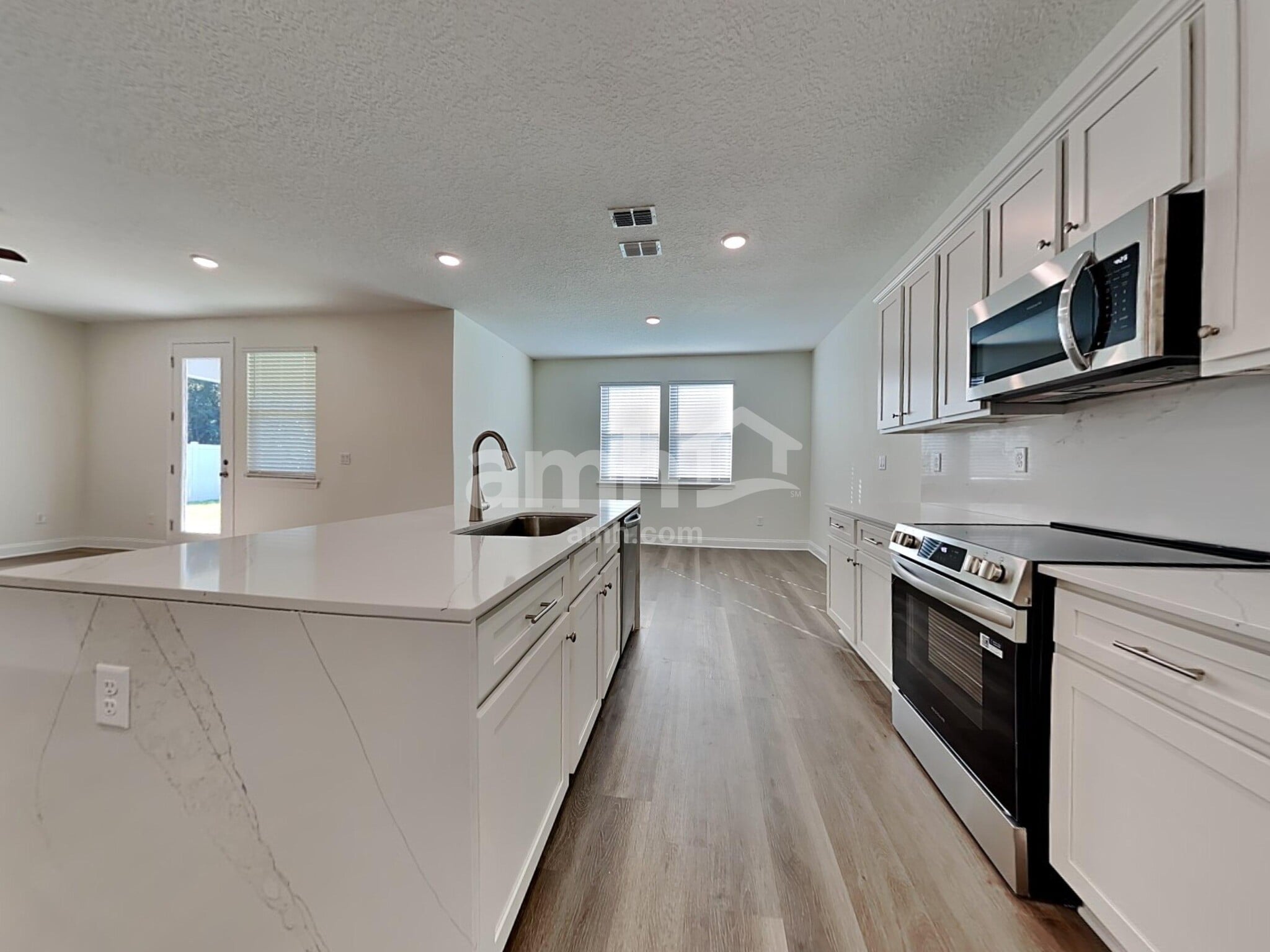 Building Photo - 11667 Hillside Dr