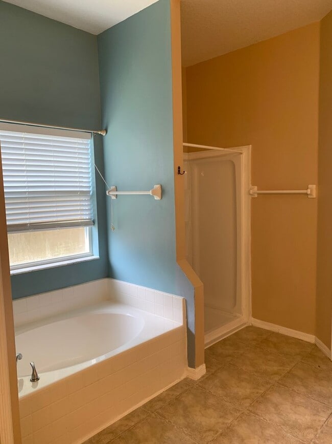 Building Photo - Quality Home in Great Neighborhood
