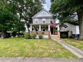 Building Photo - Gorgeous Home in the heart of Bayview Beach