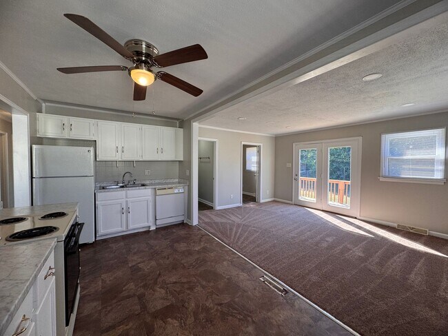 Building Photo - Freshly Updated 3Bedroom One Story Home
